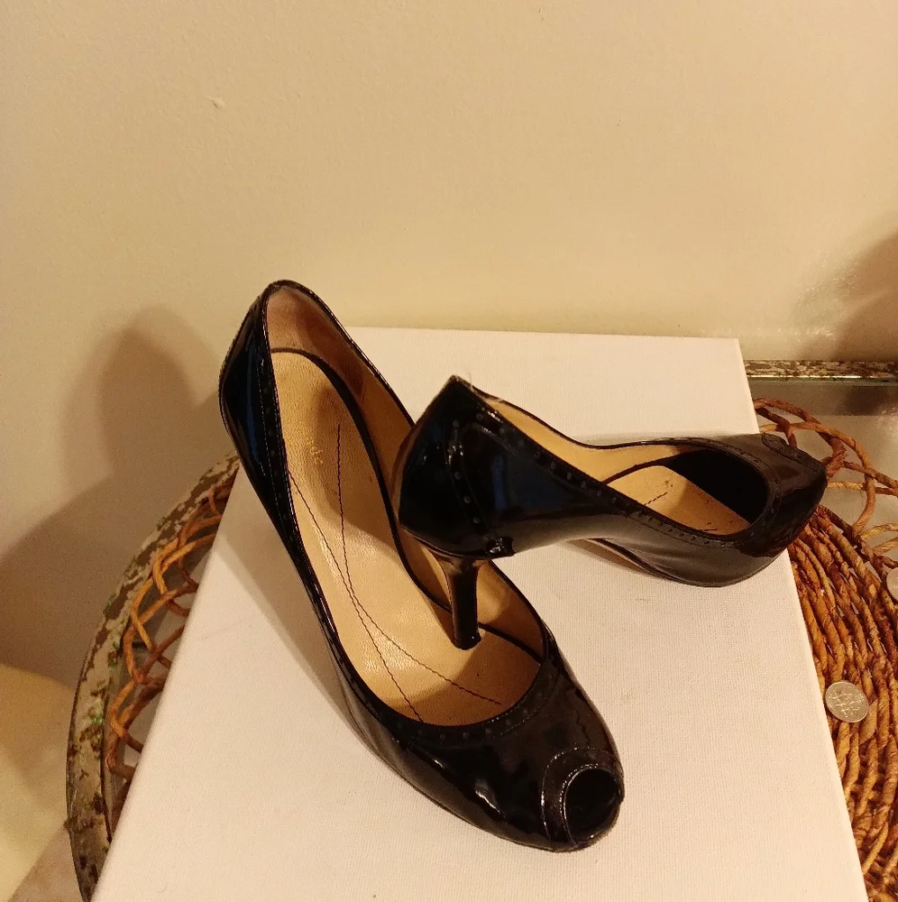 Kate Spade black patent leather peep toe heels size 8.5